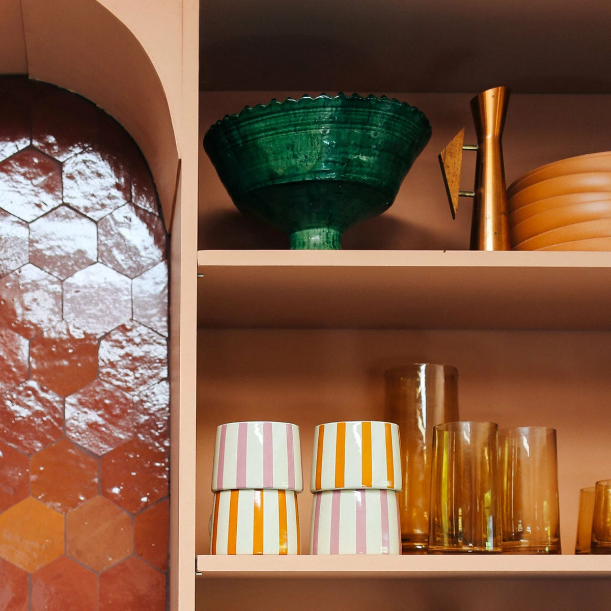 Jungalow® Tabletop + Kitchen Tierra Striped Mug Set In Amber 3 Jungalow® Tabletop + Kitchen Tierra Striped Mug Set In Amber